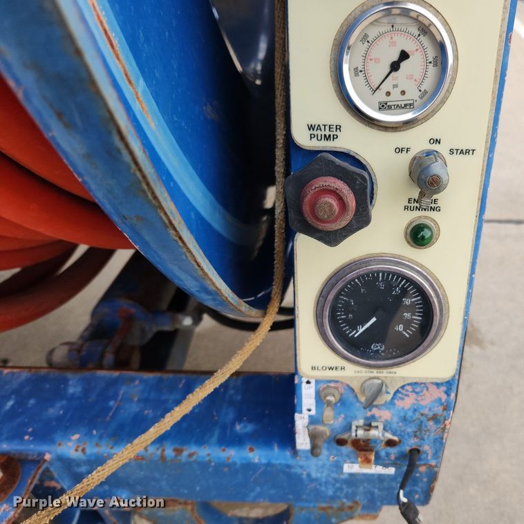 image for item LX9550 2002 Sterling L7500  sewer jetter truck