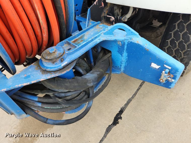 image for item LX9550 2002 Sterling L7500  sewer jetter truck