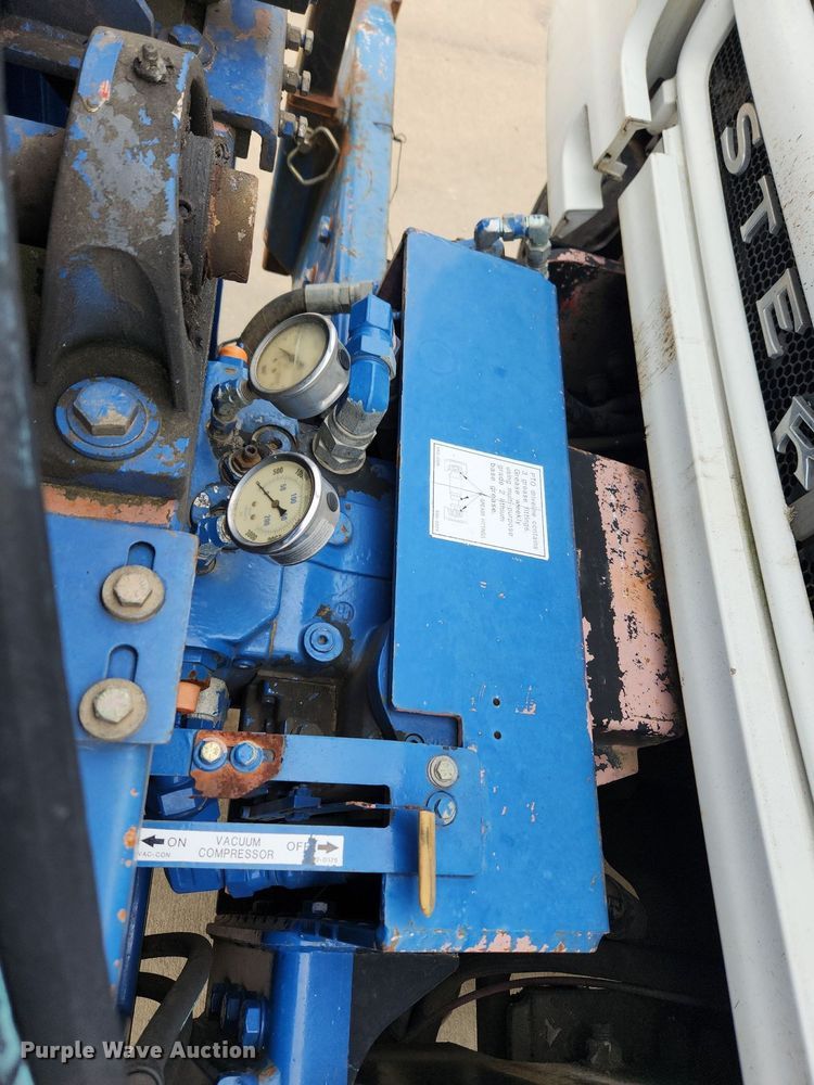 image for item LX9550 2002 Sterling L7500  sewer jetter truck