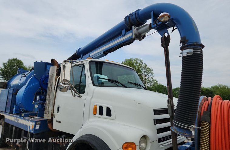 image for item LX9550 2002 Sterling L7500  sewer jetter truck