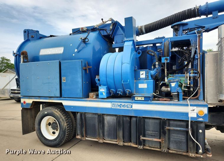 image for item LX9550 2002 Sterling L7500  sewer jetter truck