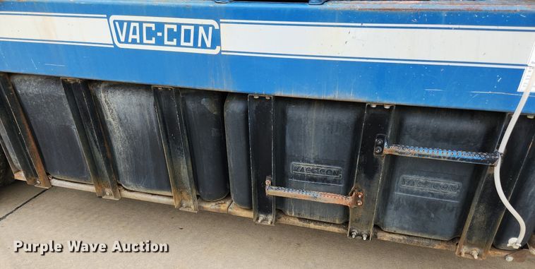 image for item LX9550 2002 Sterling L7500  sewer jetter truck