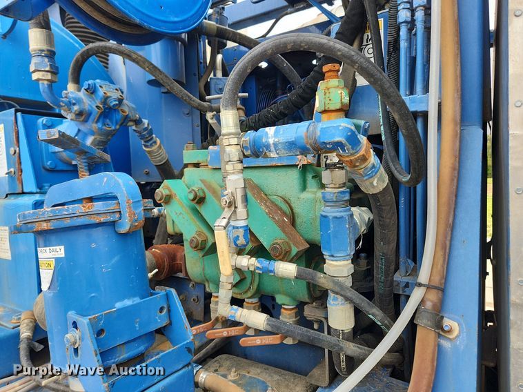 image for item LX9550 2002 Sterling L7500  sewer jetter truck