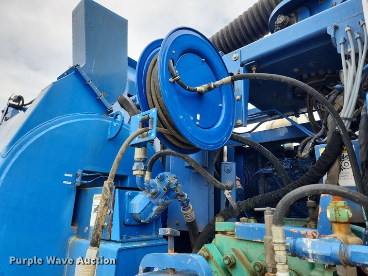 image for item LX9550 2002 Sterling L7500  sewer jetter truck