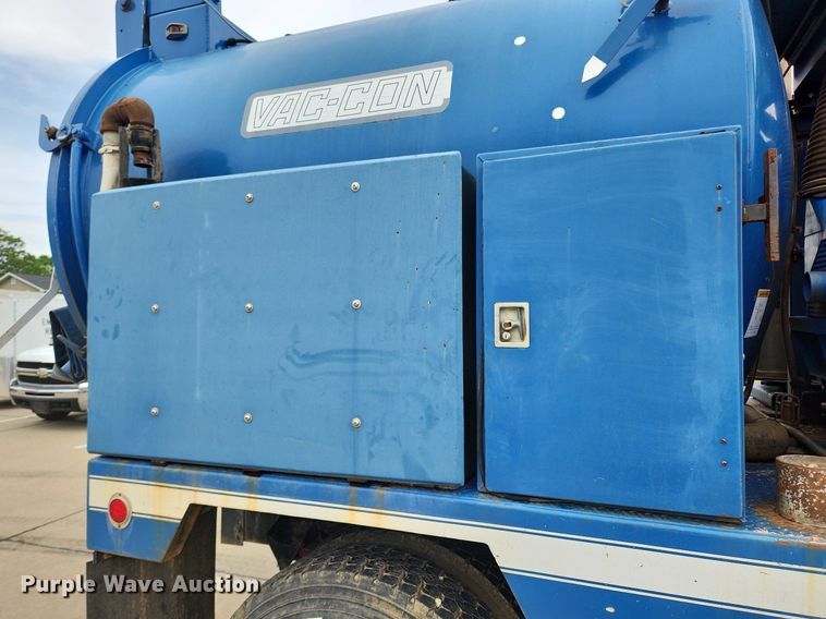 image for item LX9550 2002 Sterling L7500  sewer jetter truck