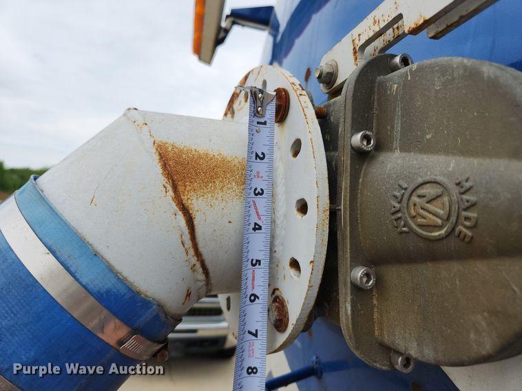 image for item LX9550 2002 Sterling L7500  sewer jetter truck