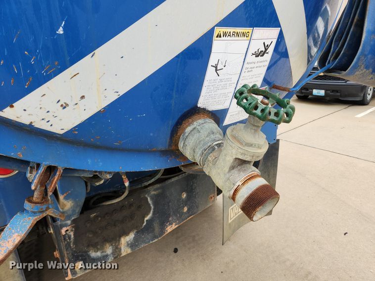 image for item LX9550 2002 Sterling L7500  sewer jetter truck