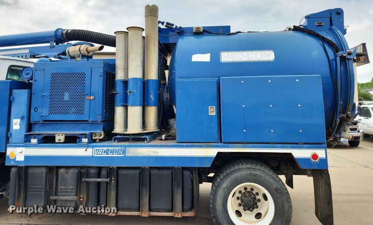 image for item LX9550 2002 Sterling L7500  sewer jetter truck