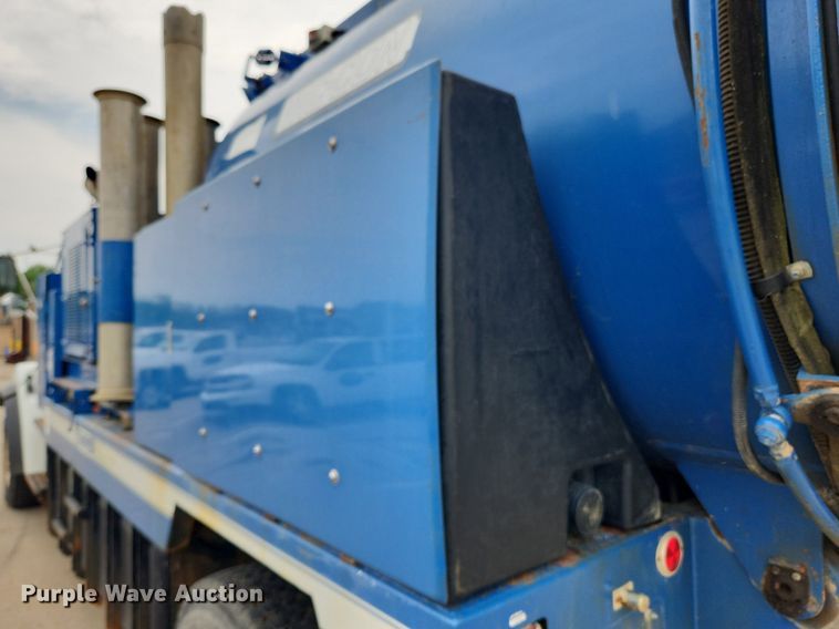image for item LX9550 2002 Sterling L7500  sewer jetter truck