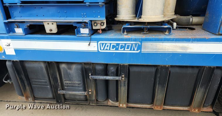 image for item LX9550 2002 Sterling L7500  sewer jetter truck