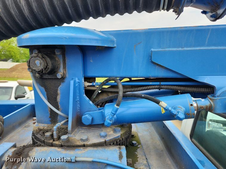 image for item LX9550 2002 Sterling L7500  sewer jetter truck