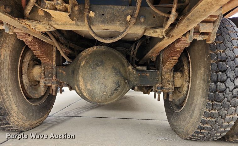 image for item LX9550 2002 Sterling L7500  sewer jetter truck