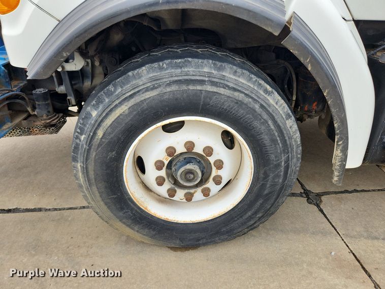 image for item LX9550 2002 Sterling L7500  sewer jetter truck