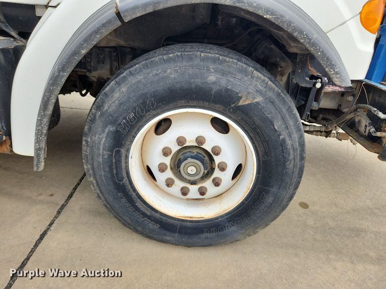 image for item LX9550 2002 Sterling L7500  sewer jetter truck