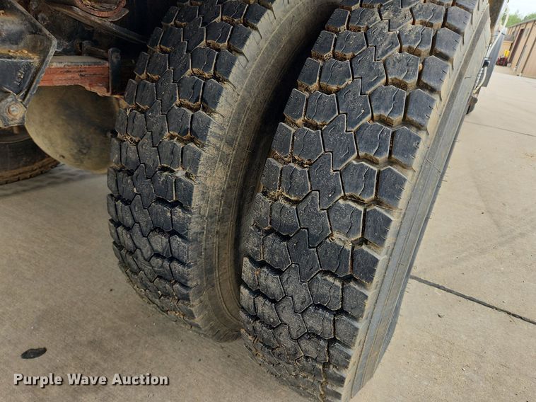 image for item LX9550 2002 Sterling L7500  sewer jetter truck