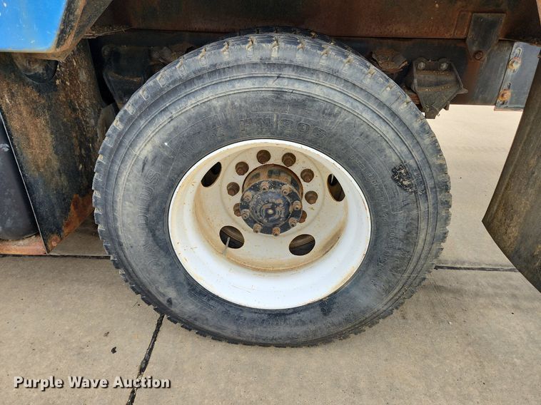 image for item LX9550 2002 Sterling L7500  sewer jetter truck