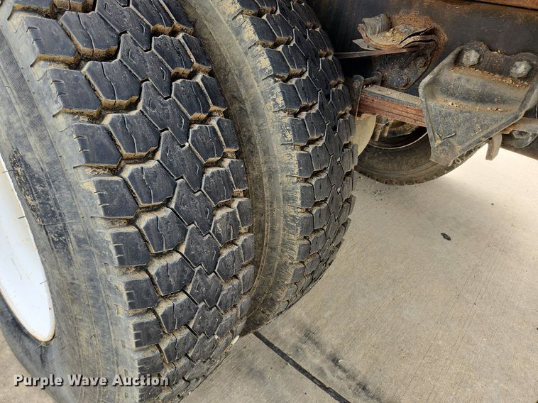 image for item LX9550 2002 Sterling L7500  sewer jetter truck