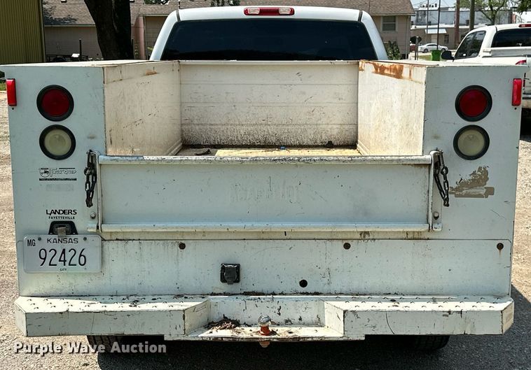 image for item MB9543 2004 Chevrolet Silverado 2500HD  utility bed pickup truck