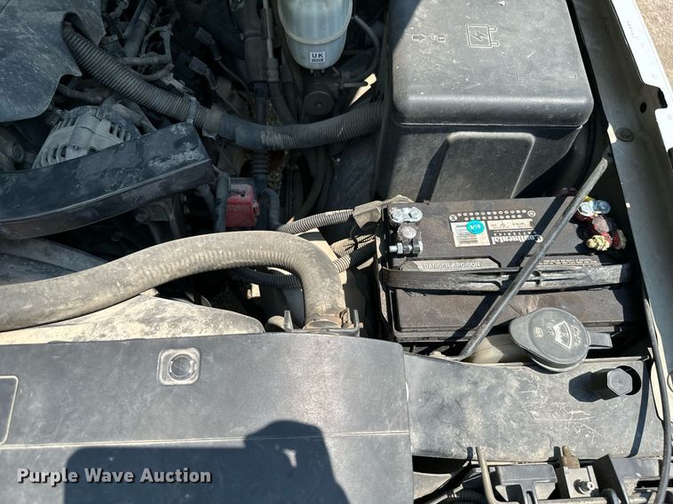 image for item MB9543 2004 Chevrolet Silverado 2500HD  utility bed pickup truck