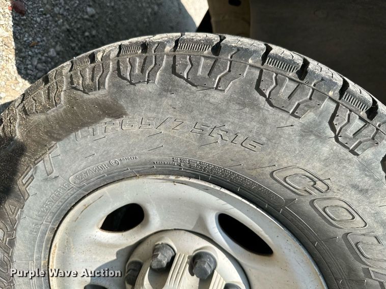 image for item MB9543 2004 Chevrolet Silverado 2500HD  utility bed pickup truck