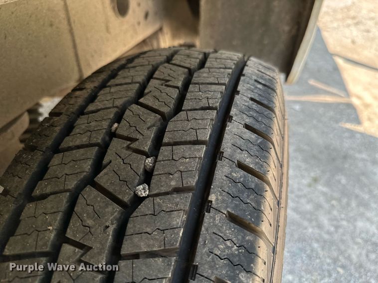 image for item MB9543 2004 Chevrolet Silverado 2500HD  utility bed pickup truck