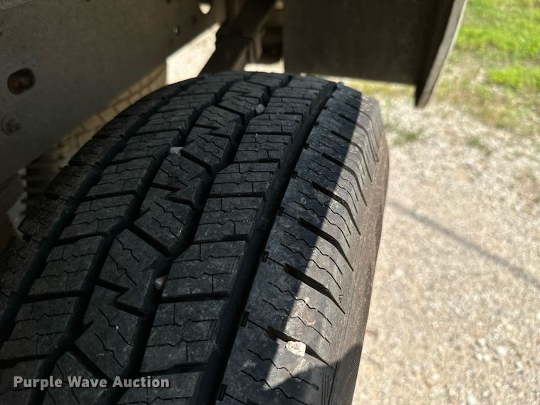 image for item MB9543 2004 Chevrolet Silverado 2500HD  utility bed pickup truck