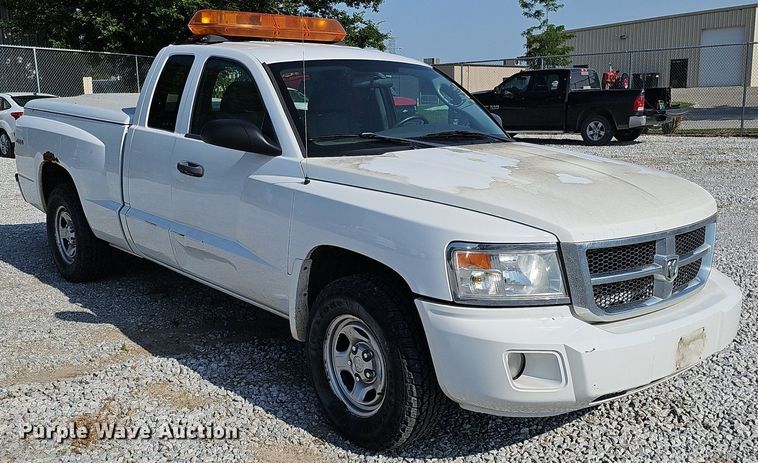 image for item MD9854 2010 Dodge Dakota  Ext. Cab pickup truck