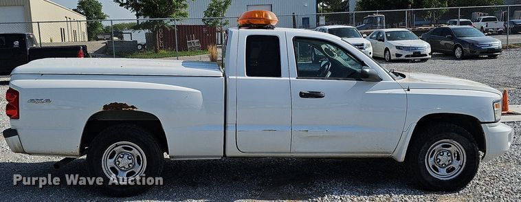 image for item MD9854 2010 Dodge Dakota  Ext. Cab pickup truck