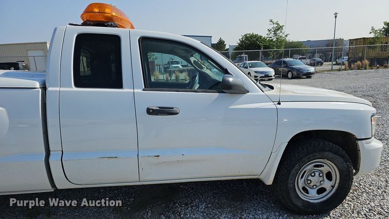 image for item MD9854 2010 Dodge Dakota  Ext. Cab pickup truck