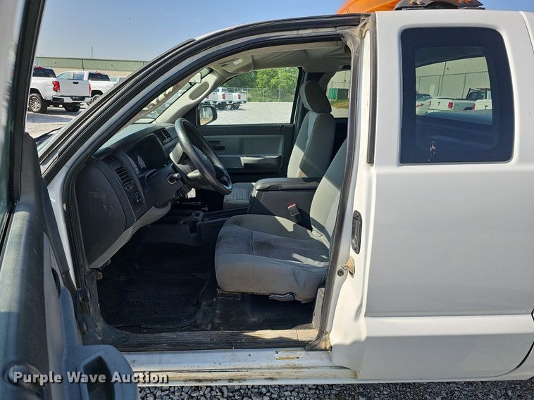 image for item MD9854 2010 Dodge Dakota  Ext. Cab pickup truck