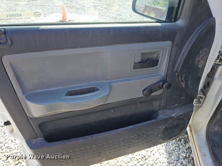 image for item MD9854 2010 Dodge Dakota  Ext. Cab pickup truck