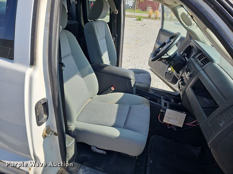 image for item MD9854 2010 Dodge Dakota  Ext. Cab pickup truck