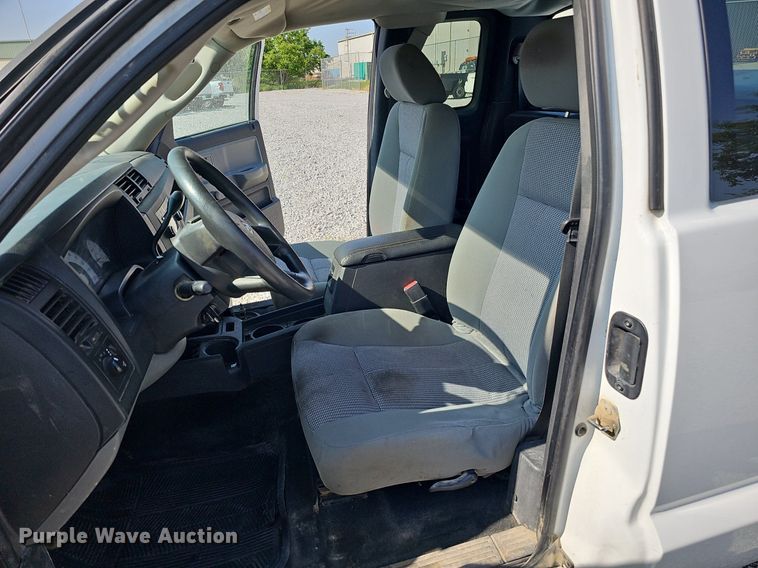 image for item MD9854 2010 Dodge Dakota  Ext. Cab pickup truck