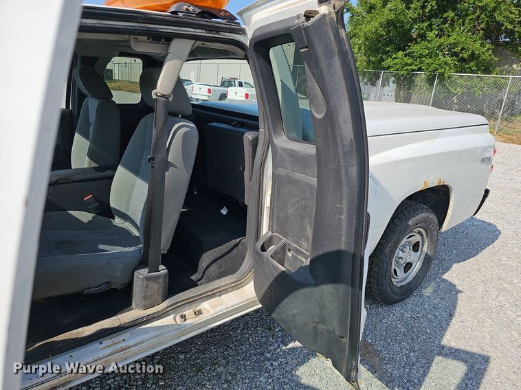 image for item MD9854 2010 Dodge Dakota  Ext. Cab pickup truck