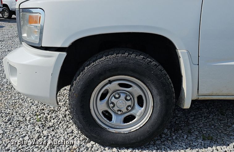 image for item MD9854 2010 Dodge Dakota  Ext. Cab pickup truck