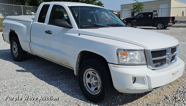 image for item MD9855 2010 Dodge Dakota  Ext. Cab pickup truck