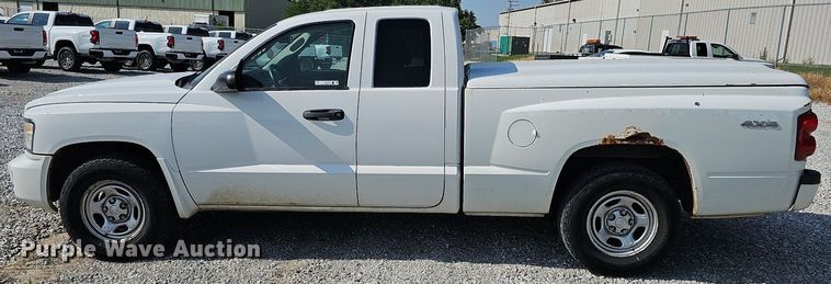 image for item MD9855 2010 Dodge Dakota  Ext. Cab pickup truck