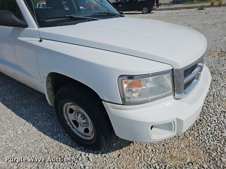 image for item MD9855 2010 Dodge Dakota  Ext. Cab pickup truck