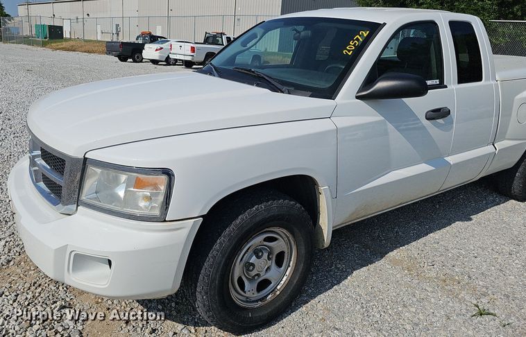 image for item MD9855 2010 Dodge Dakota  Ext. Cab pickup truck