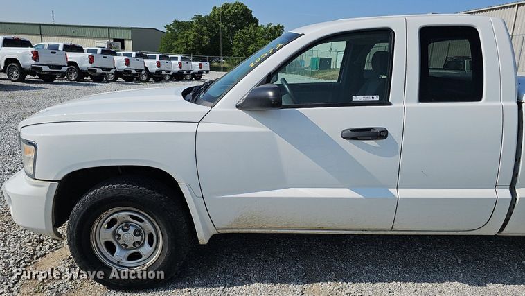 image for item MD9855 2010 Dodge Dakota  Ext. Cab pickup truck