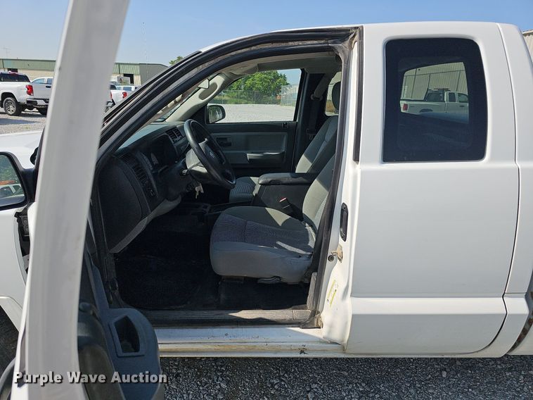 image for item MD9855 2010 Dodge Dakota  Ext. Cab pickup truck