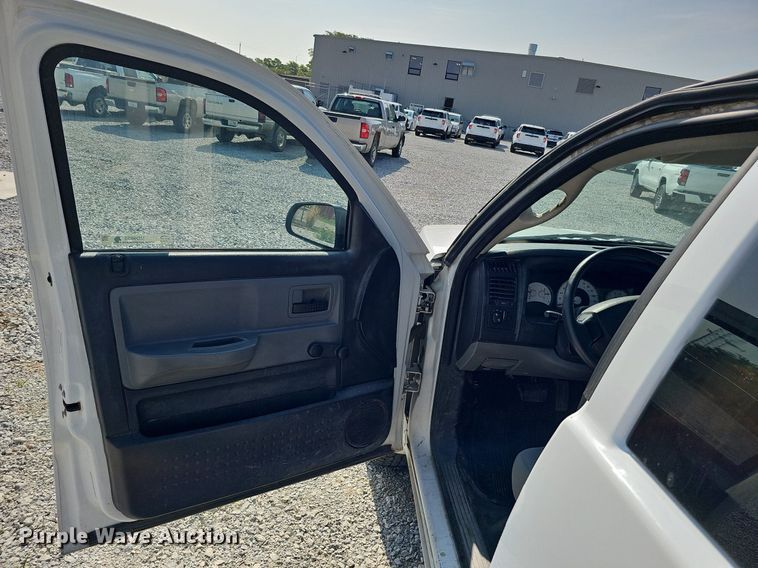 image for item MD9855 2010 Dodge Dakota  Ext. Cab pickup truck