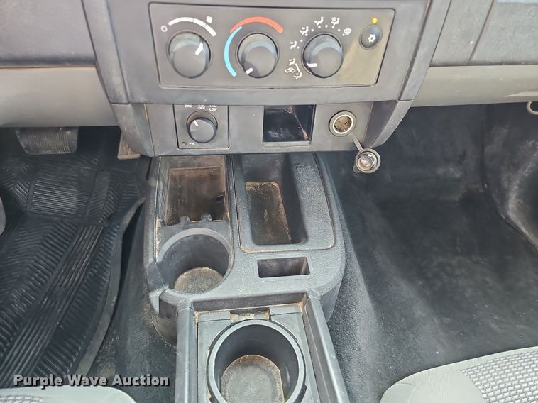 image for item MD9855 2010 Dodge Dakota  Ext. Cab pickup truck