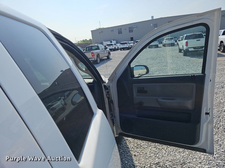 image for item MD9855 2010 Dodge Dakota  Ext. Cab pickup truck