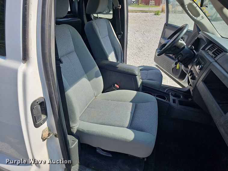 image for item MD9855 2010 Dodge Dakota  Ext. Cab pickup truck