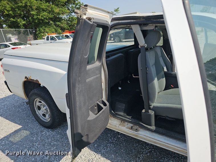 image for item MD9855 2010 Dodge Dakota  Ext. Cab pickup truck