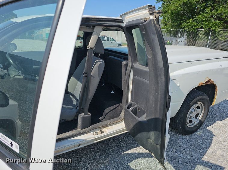 image for item MD9855 2010 Dodge Dakota  Ext. Cab pickup truck