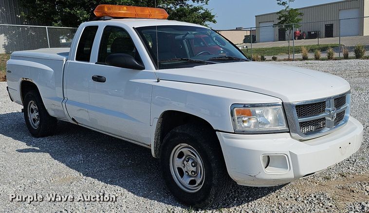 image for item MD9856 2010 Dodge Dakota  Ext. Cab pickup truck