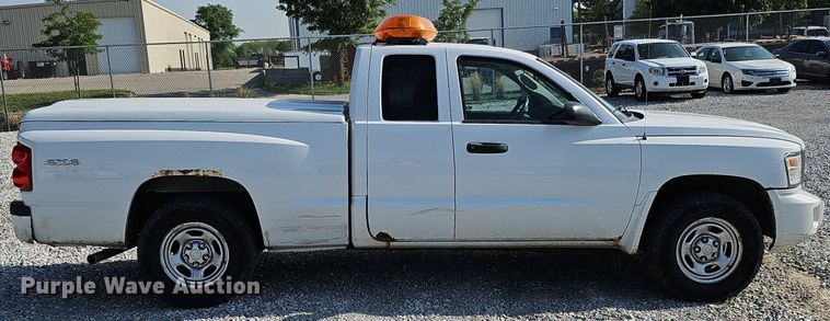 image for item MD9856 2010 Dodge Dakota  Ext. Cab pickup truck