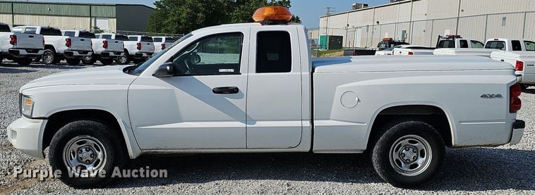 image for item MD9856 2010 Dodge Dakota  Ext. Cab pickup truck